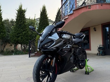 CFMOTO 300 SR-S