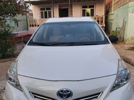 Toyota Prius V 2012