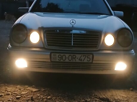Mercedes E 240