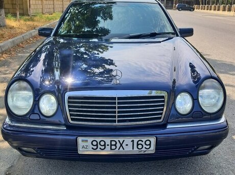 Mercedes E 240