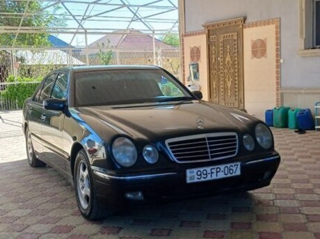 Mercedes E 200