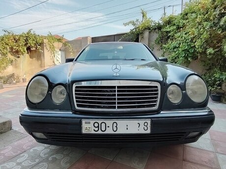 Mercedes E 240