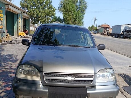 Chevrolet Niva 2004