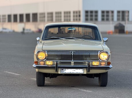 GAZ 24 1983