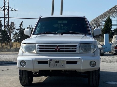 Mitsubishi Pajero io 2000