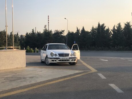 Mercedes E 280