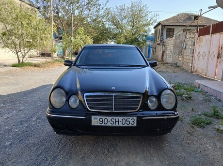 Mercedes E 220