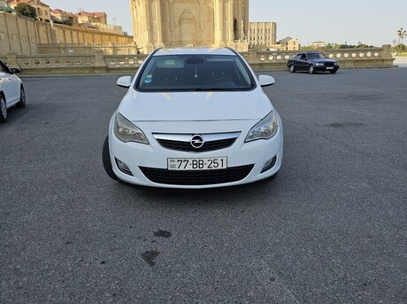 Opel Astra 2011