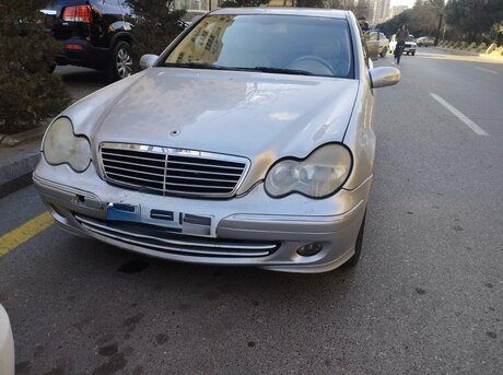 Mercedes C 240