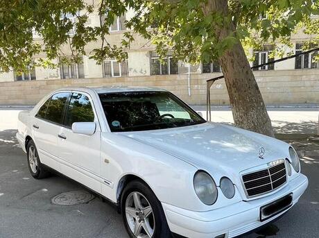 Mercedes E 220