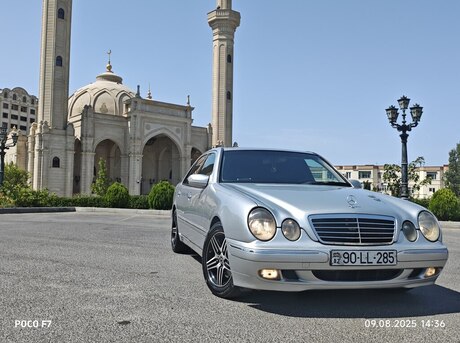 Mercedes E 220