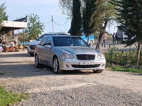 Mercedes C 240