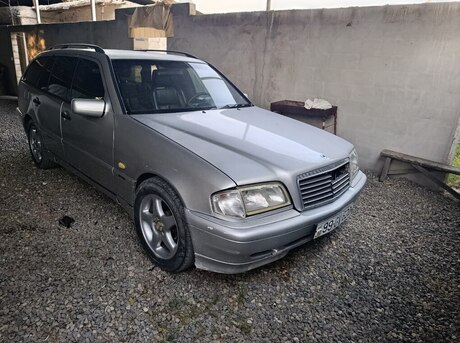 Mercedes C 240