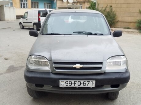Chevrolet Niva 2004