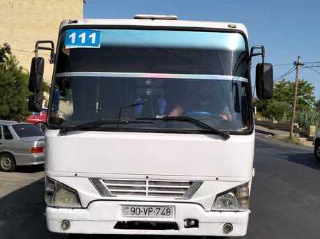 Isuzu NP 37 2011