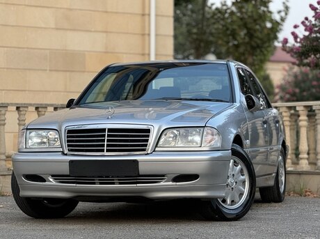 Mercedes C 200