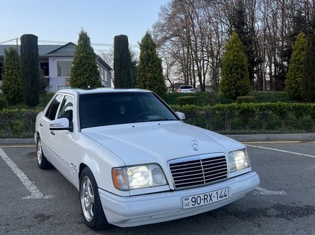 Mercedes E 220