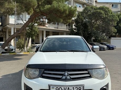 Mitsubishi L200 2012