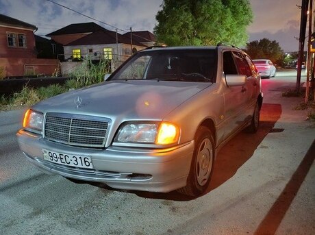 Mercedes C 200