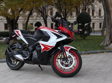 Bajaj Pulsar RS 200 2021