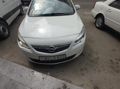 Opel Astra 2011