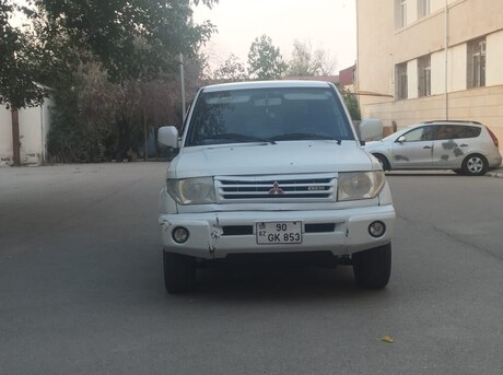 Mitsubishi Pajero io 2000