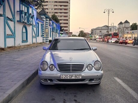 Mercedes E 270 2000