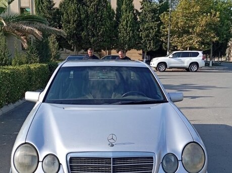 Mercedes E 230