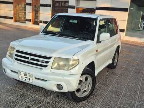Mitsubishi Pajero io 2000