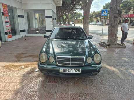 Mercedes E 240