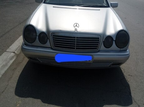 Mercedes E 220