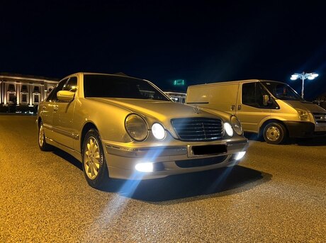 Mercedes E 200