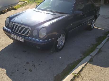 Mercedes E 230