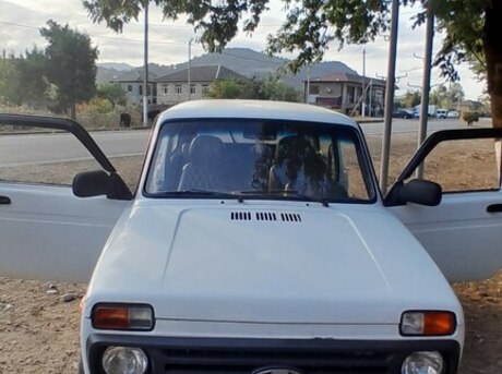 LADA (VAZ) Niva 2010