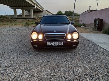 Mercedes E 220 2000