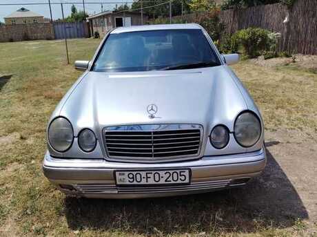 Mercedes E 230
