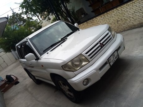 Mitsubishi Pajero io 1999
