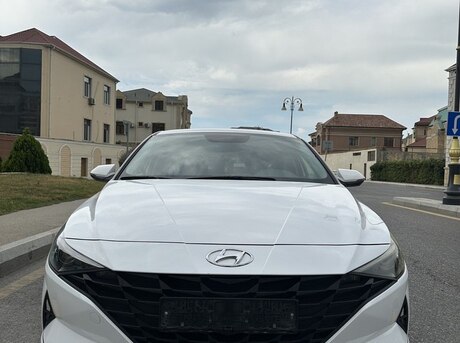 Hyundai Elantra 2022