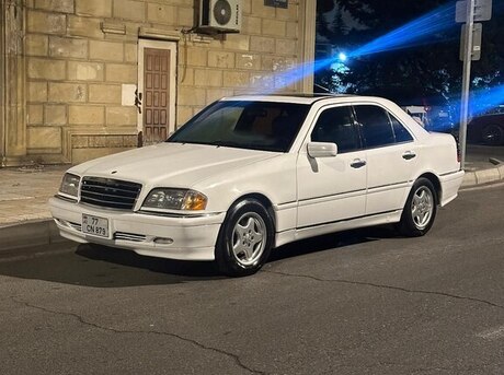 Mercedes C 200