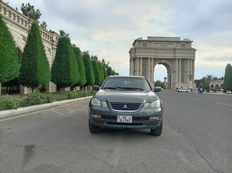 Mitsubishi Airtrek 2001