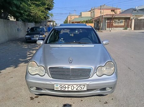 Mercedes C 200