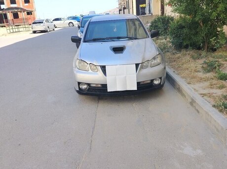 Mitsubishi Airtrek 2004