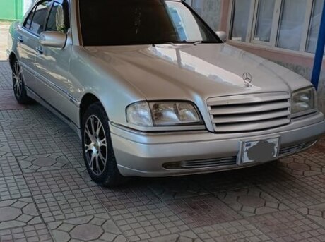 Mercedes C 200