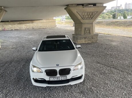 BMW 740 2011