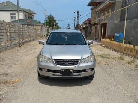 Mitsubishi Airtrek 2001