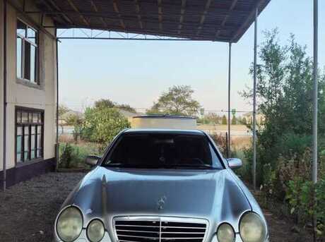 Mercedes E 220