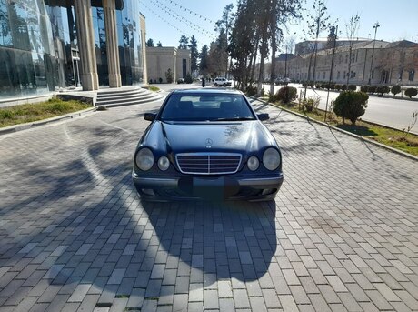 Mercedes E 220
