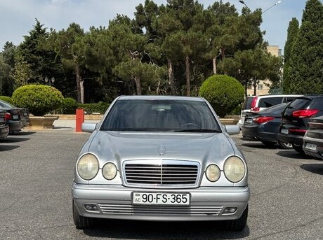 Mercedes E 230