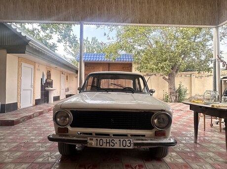 LADA (VAZ) 21011
