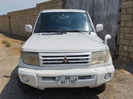 Mitsubishi Pajero io 2000
